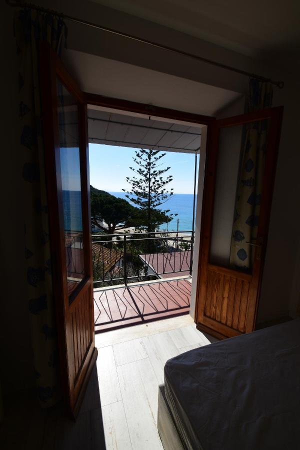 Appartamenti Cavoli - Vista Mare Con Terrazze, Clima E Posti Auto Spiaggia di Cavoli Buitenkant foto