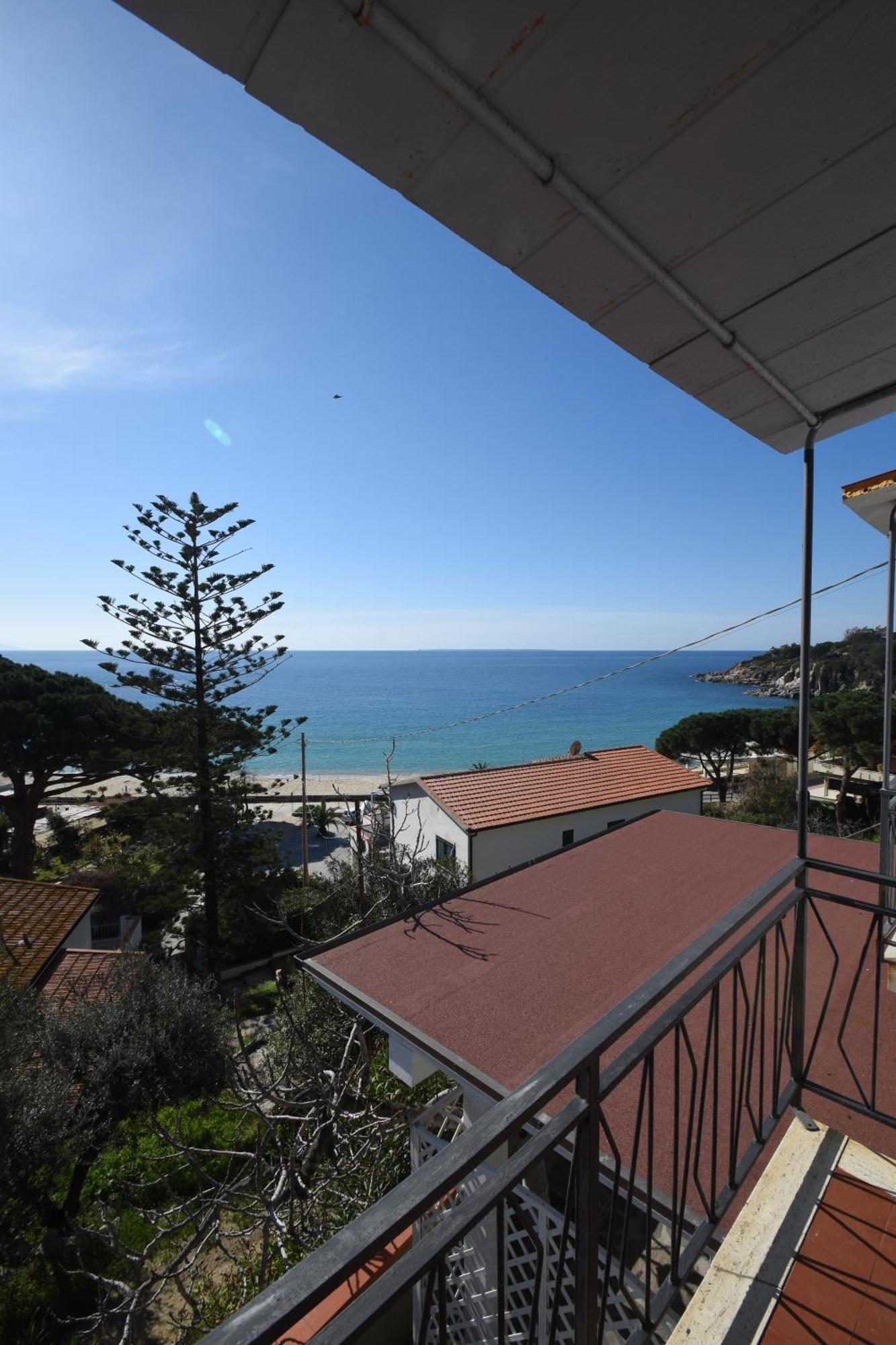 Appartamenti Cavoli - Vista Mare Con Terrazze, Clima E Posti Auto Spiaggia di Cavoli Buitenkant foto