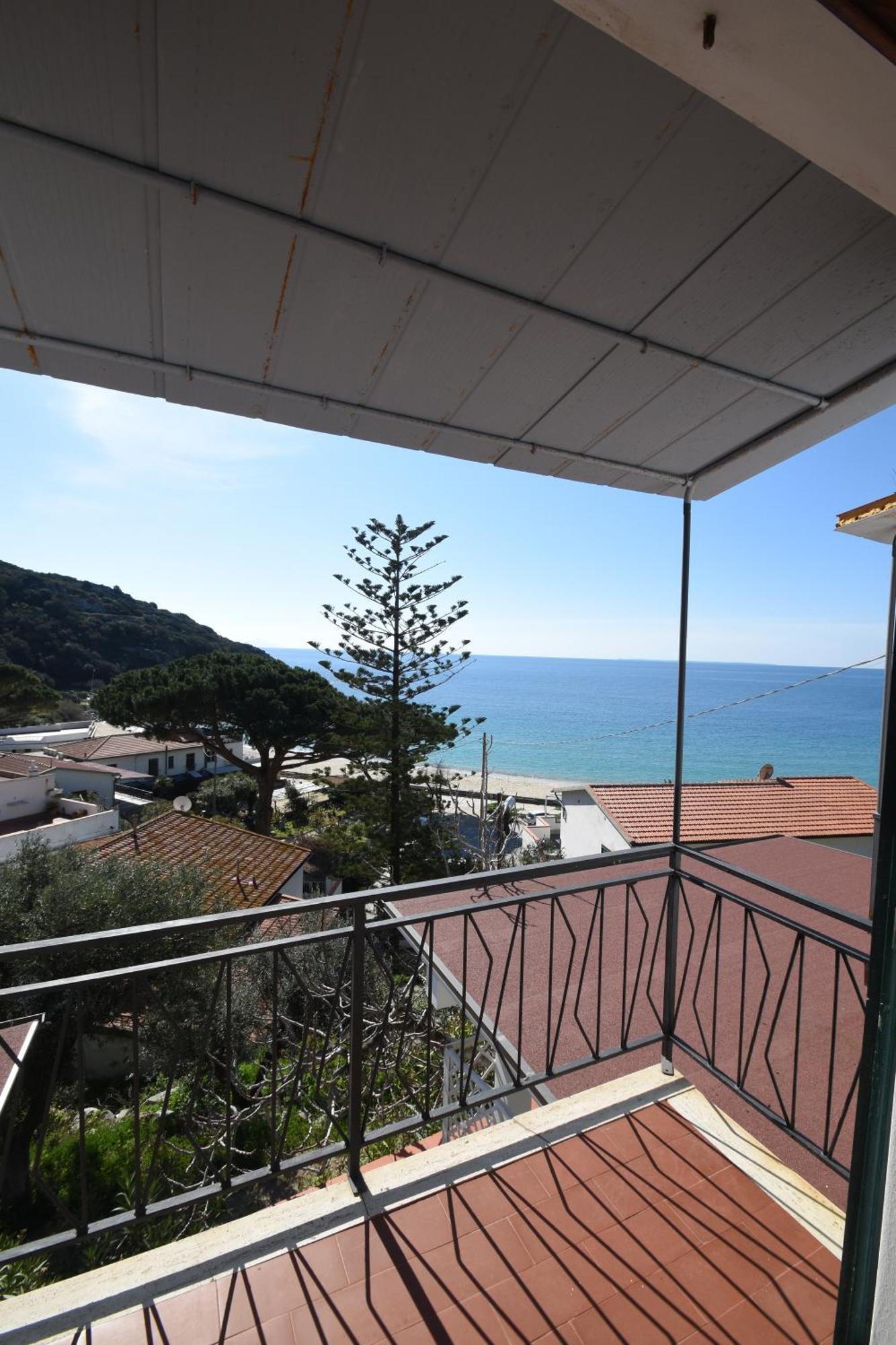Appartamenti Cavoli - Vista Mare Con Terrazze, Clima E Posti Auto Spiaggia di Cavoli Buitenkant foto